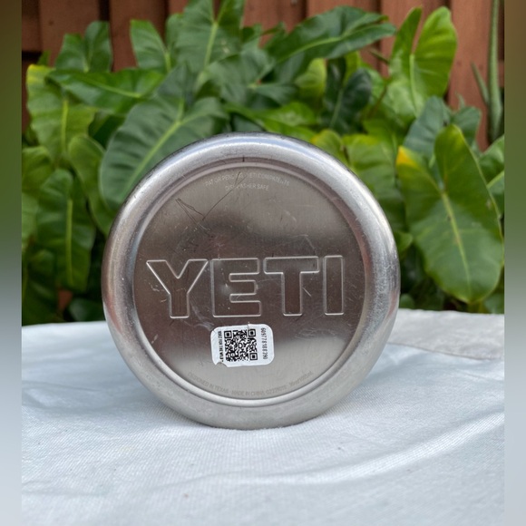 YETI Rambler - Picture 9 of 11